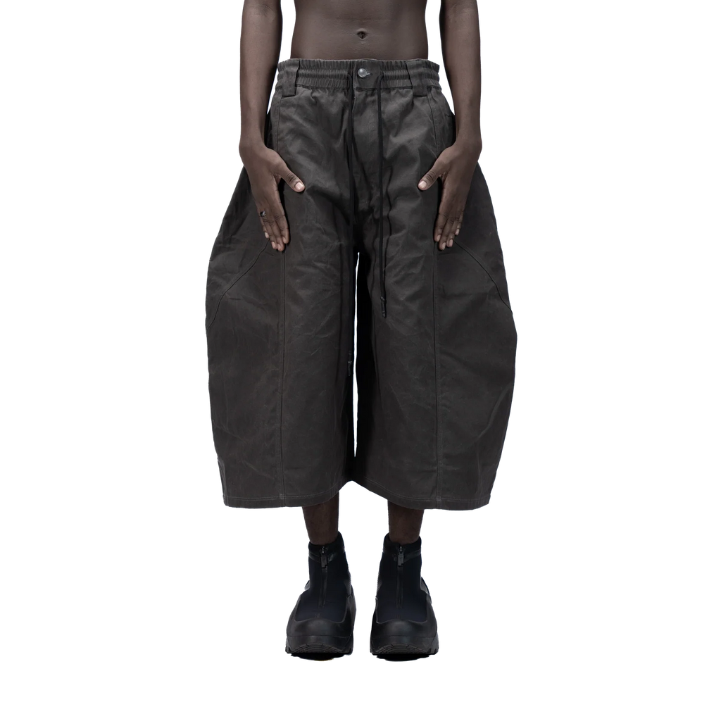 SPLIT CURVE JORTS - GREY
