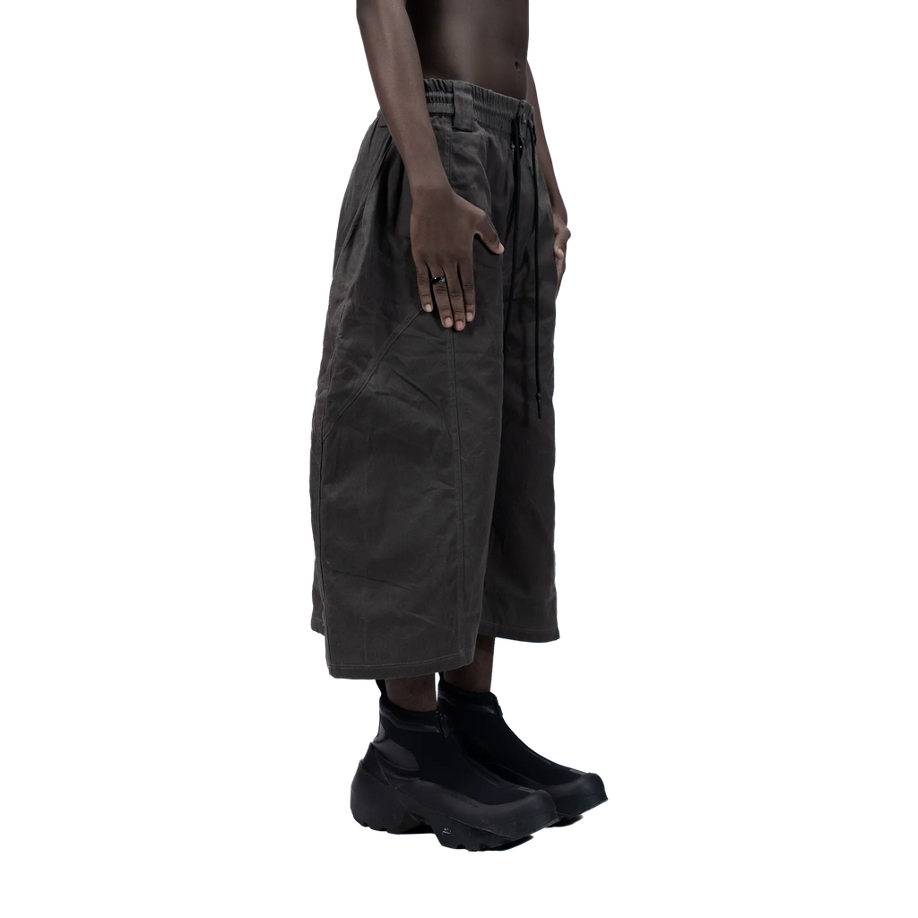 SPLIT CURVE JORTS - GREY