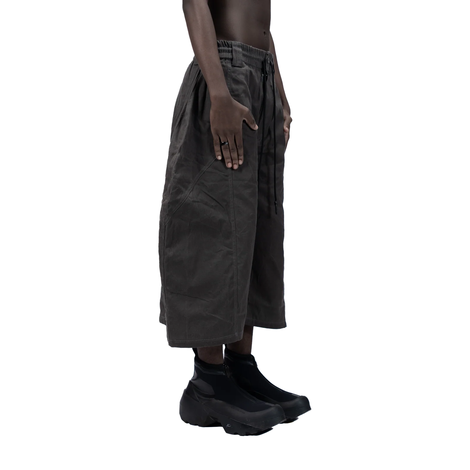 SPLIT CURVE JORTS - GREY