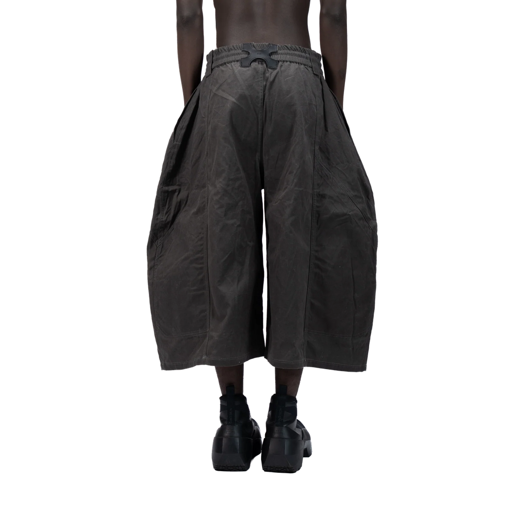 SPLIT CURVE JORTS - GREY