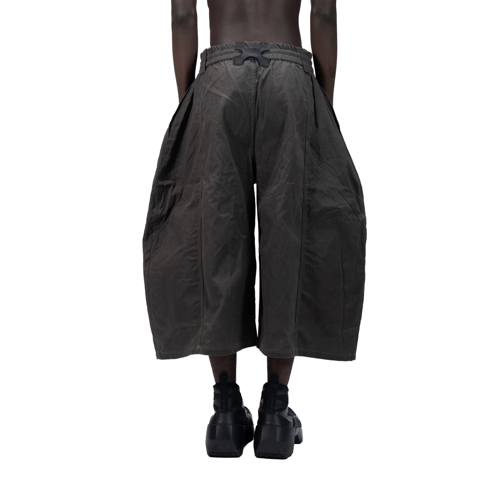 SPLIT CURVE JORTS - GREY
