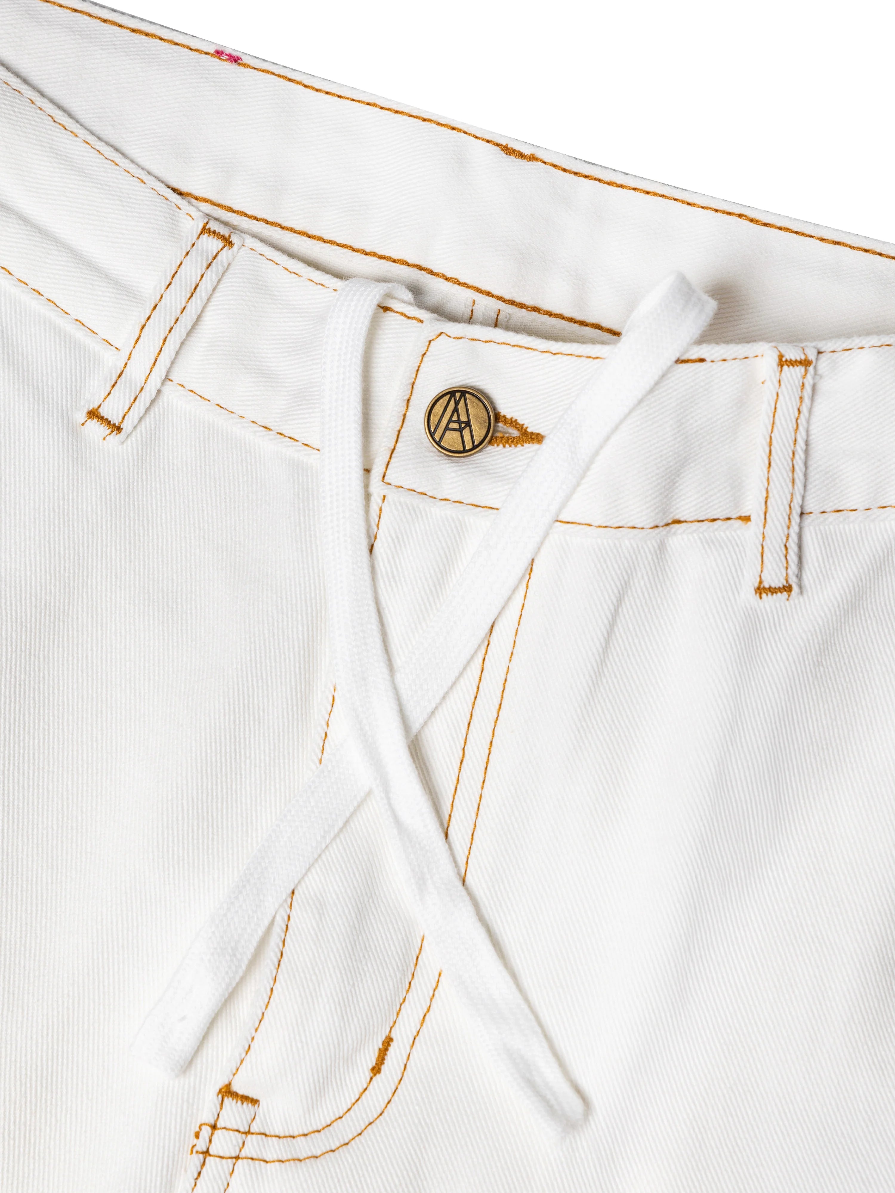 D. KNEE MONEY SHORTS WHITE