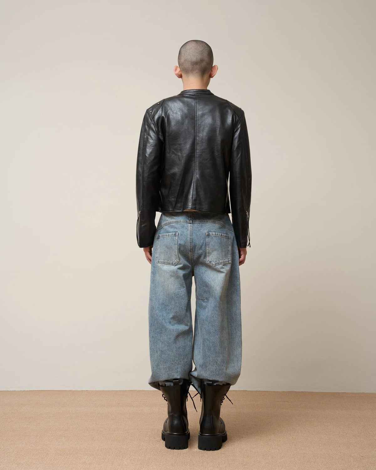 RELAXED CURVED SEAM JEANS BLACK