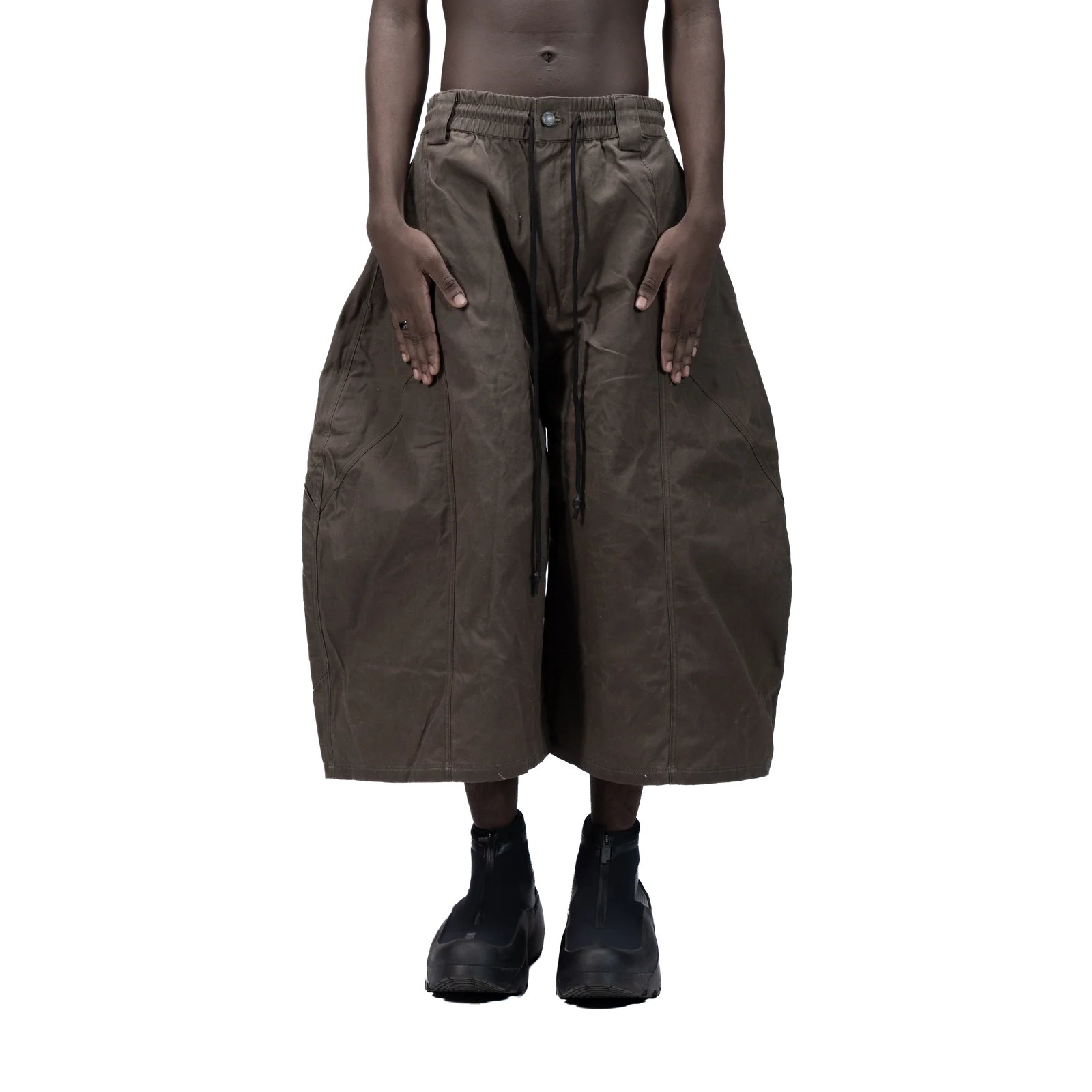 SPLIT CURVE JORTS - BROWN