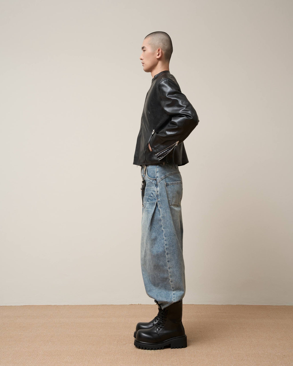 RELAXED CURVED SEAM JEANS BLACK