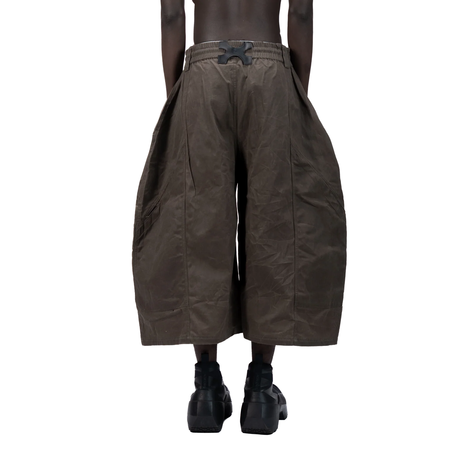 SPLIT CURVE JORTS - BROWN