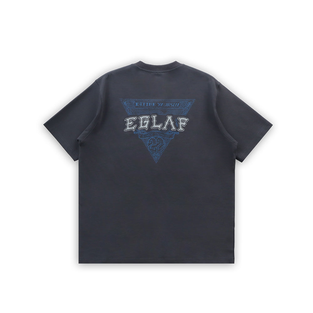 SCULPTA TRIANGLE EMBLEM TEE DARK GREY