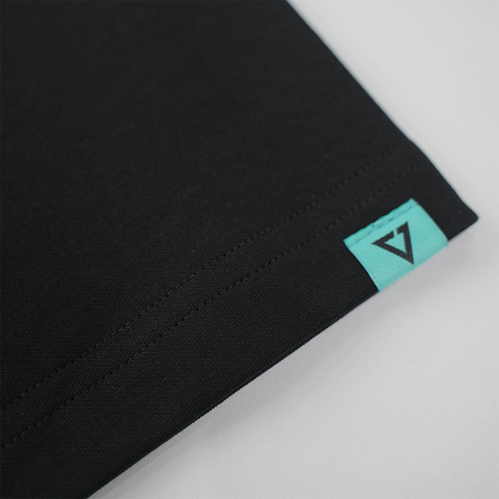 BASIC26 TRIANGLE LOGO TEE