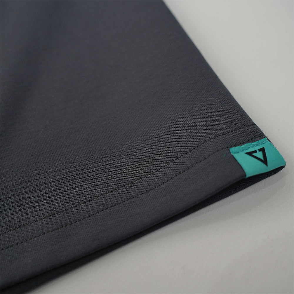 BASIC26 TRIANGLE LOGO TEE DARK GREY
