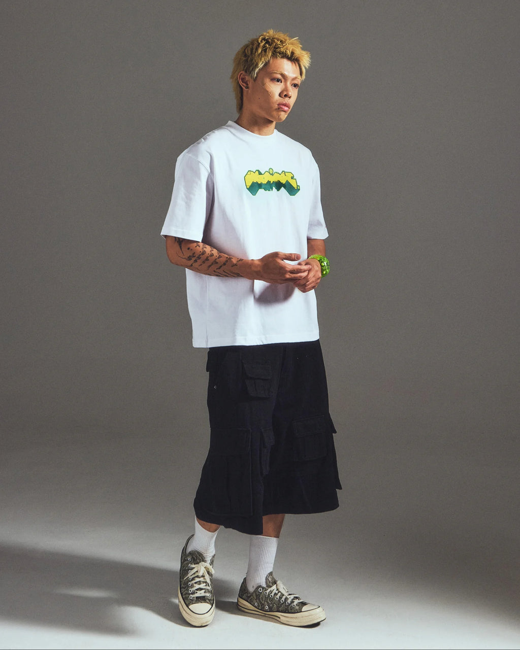 GRAFFITI SPELLOUT TEE WHITE