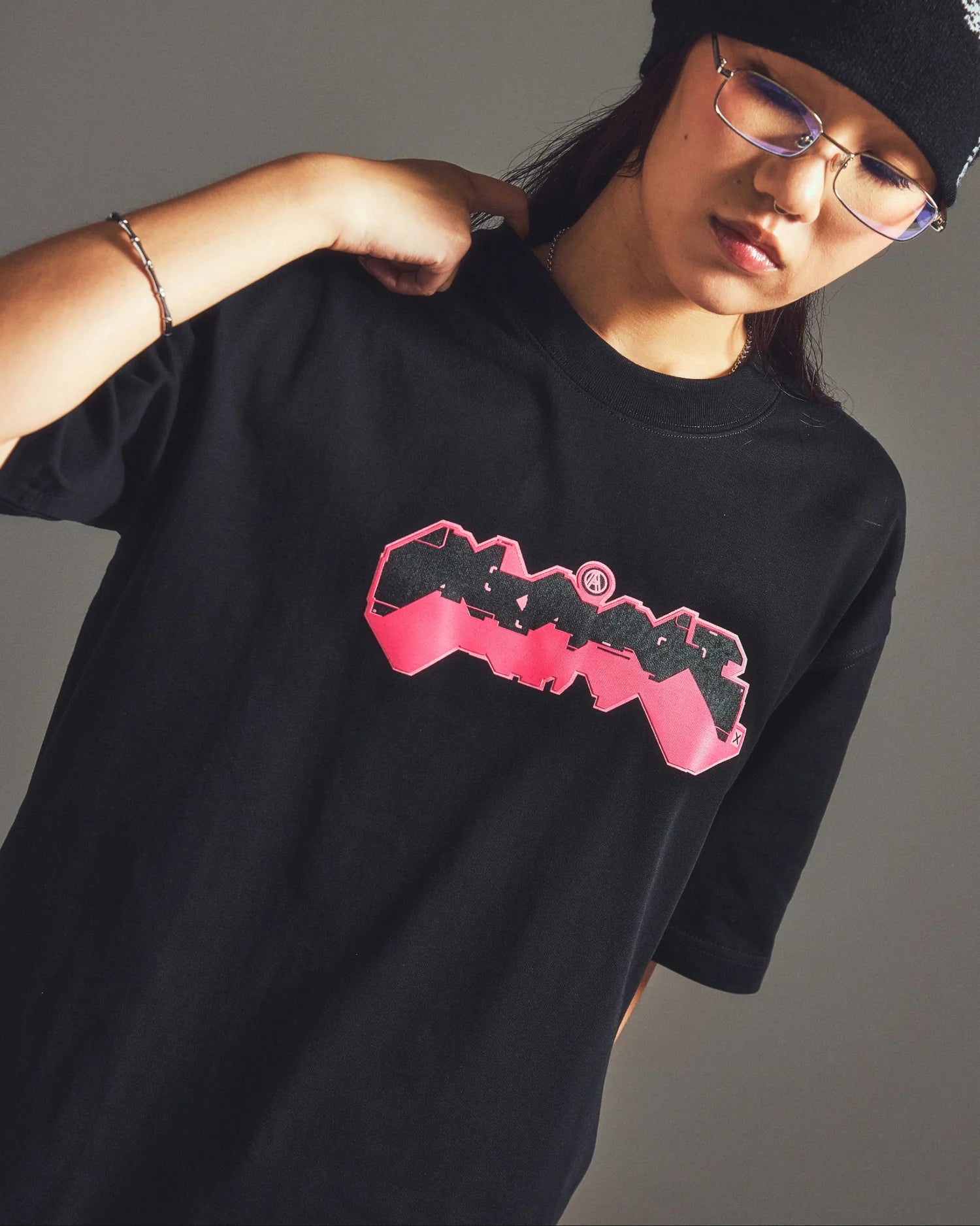 GRAFFITI SPELLOUT TEE BLACK