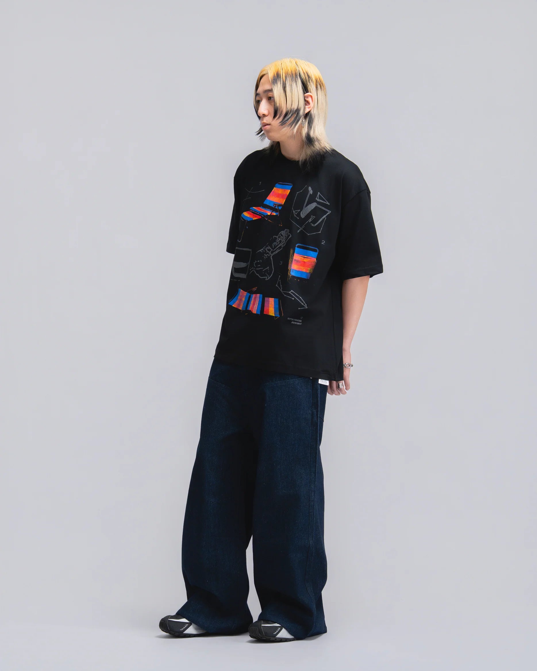 LAZY CHAIR TEE BLACK