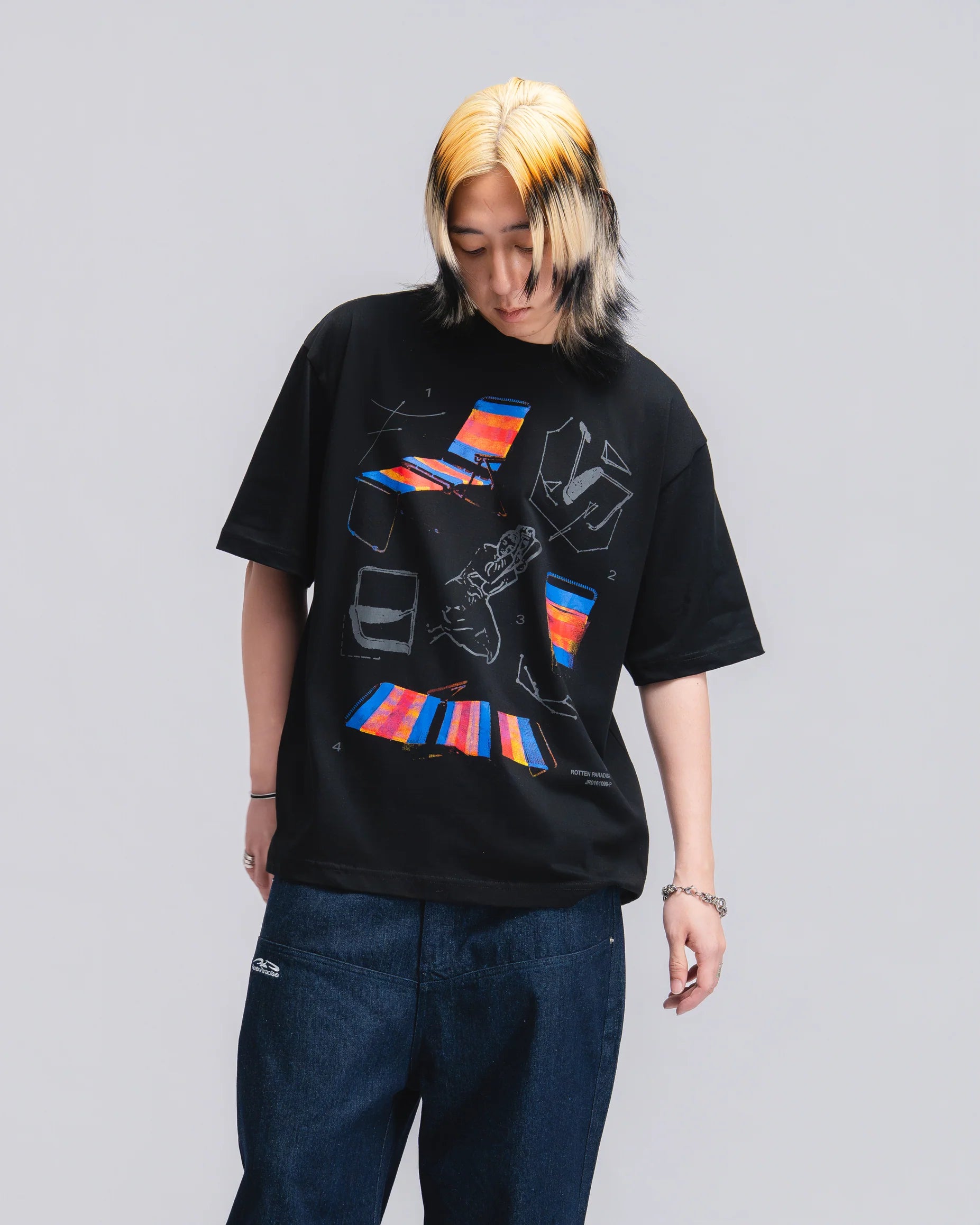 LAZY CHAIR TEE BLACK