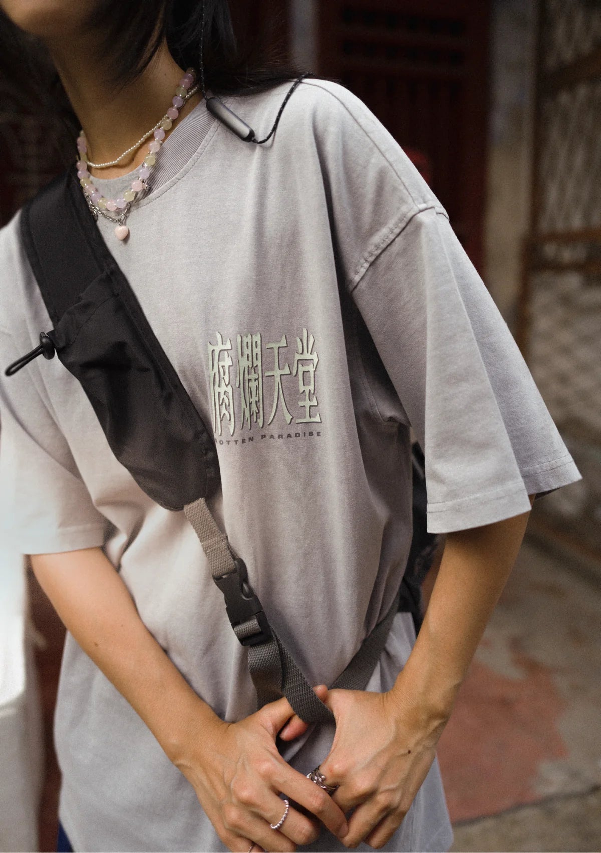 TITLE TEE GREY