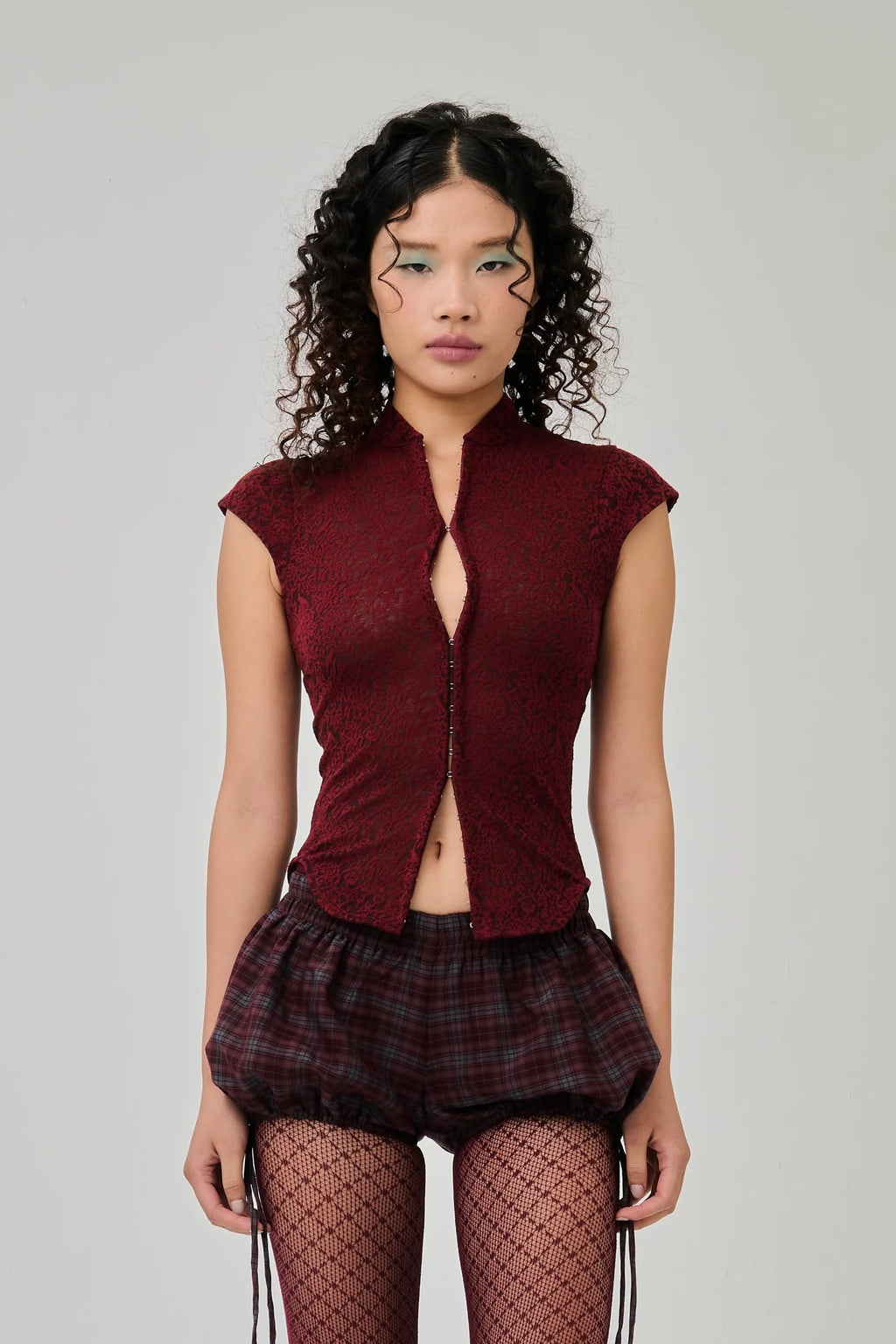 AMITY LACE TOP MAROON