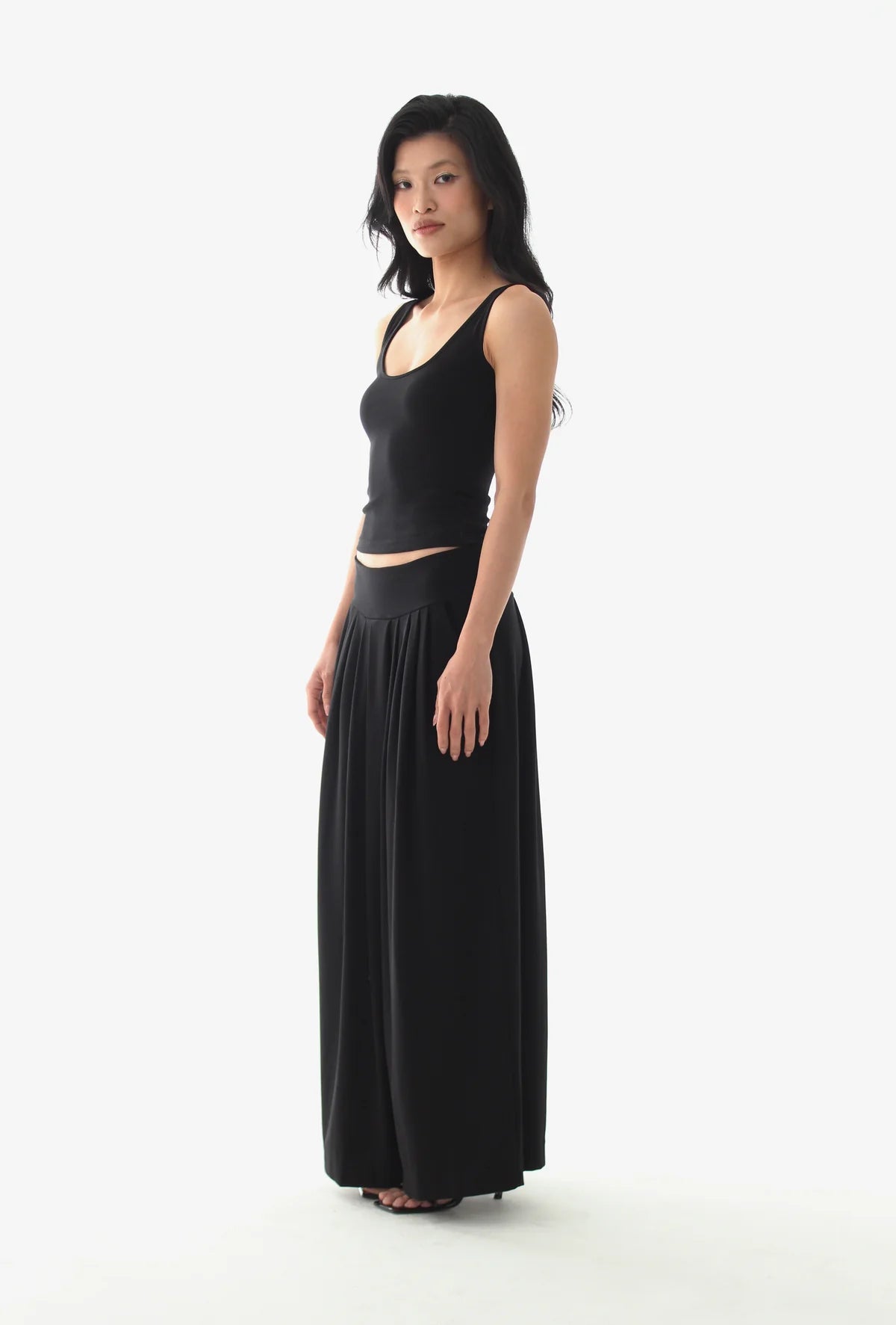 ESSENTAIL TANK BLACK