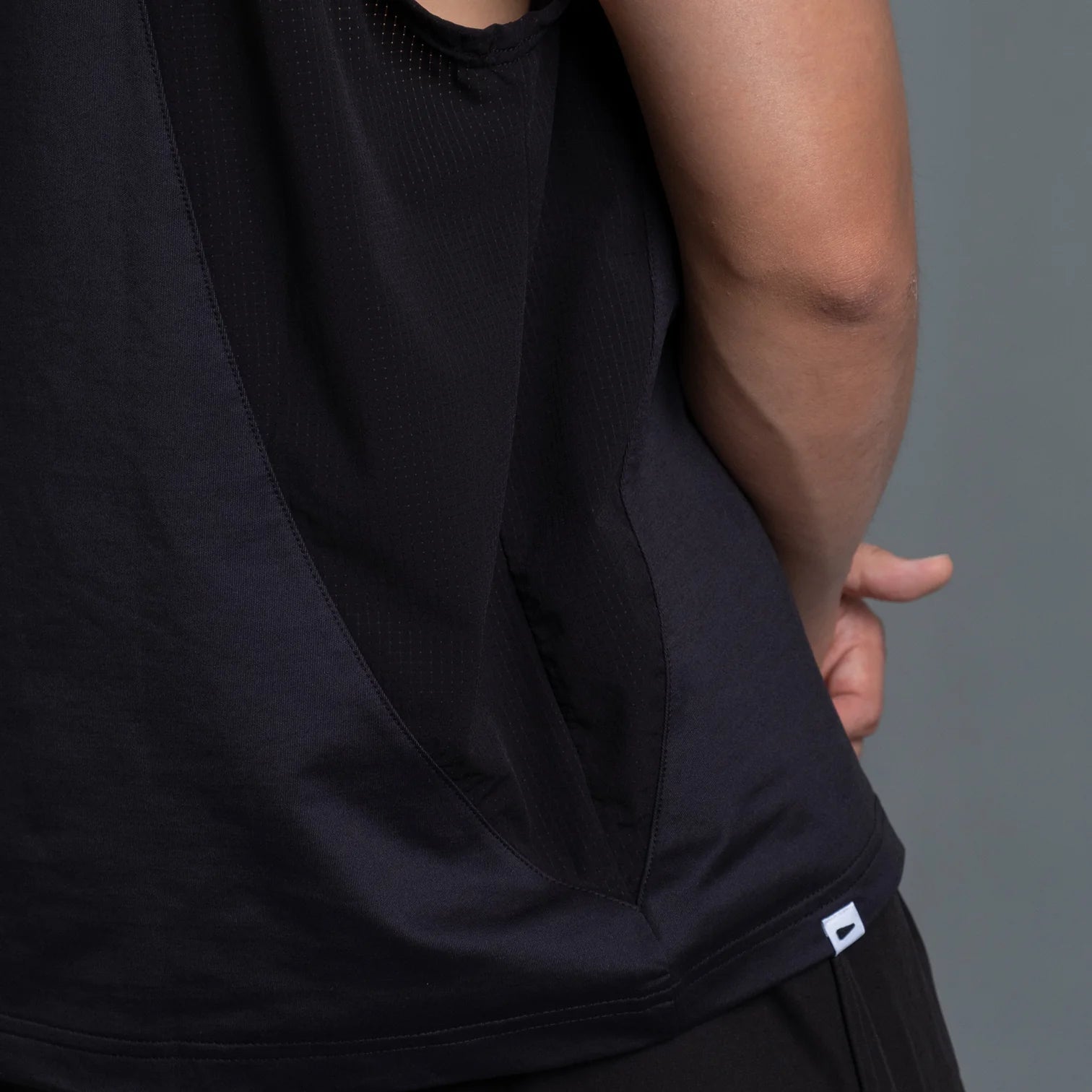 SLEEVELESS 2-TONE BLACK