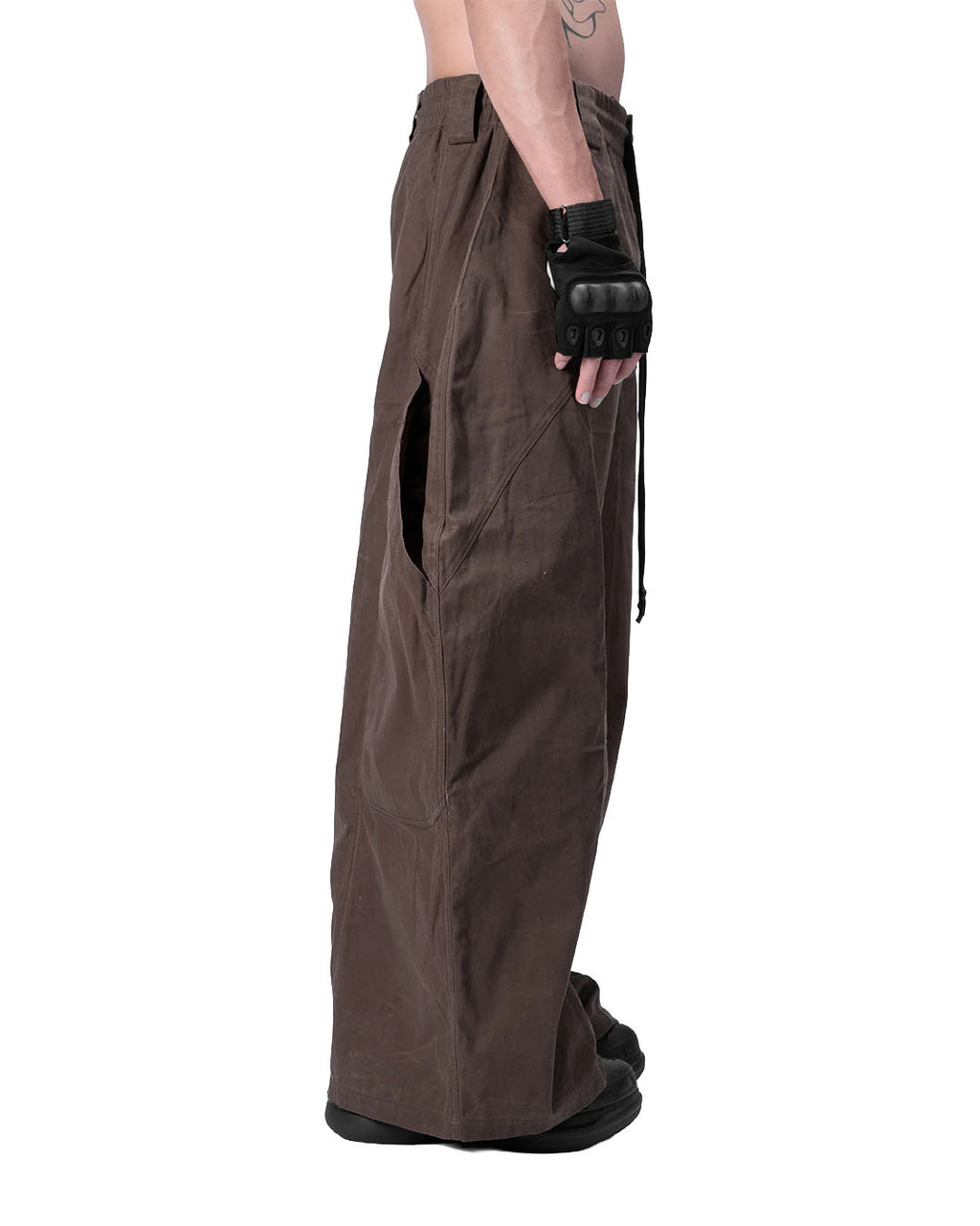 SPLIT CURVE PANTS - BROWN