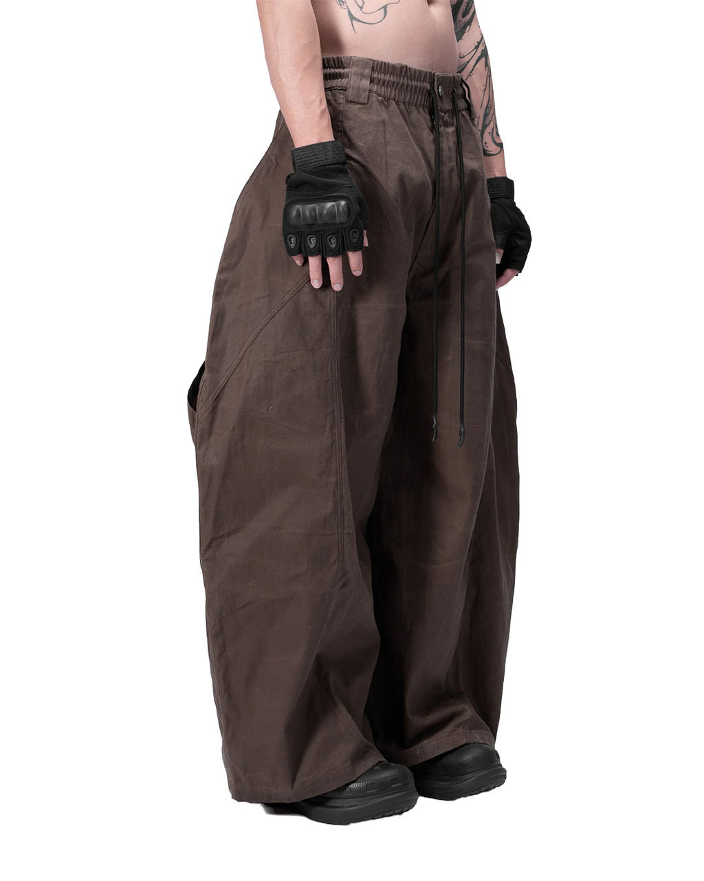 SPLIT CURVE PANTS - BROWN