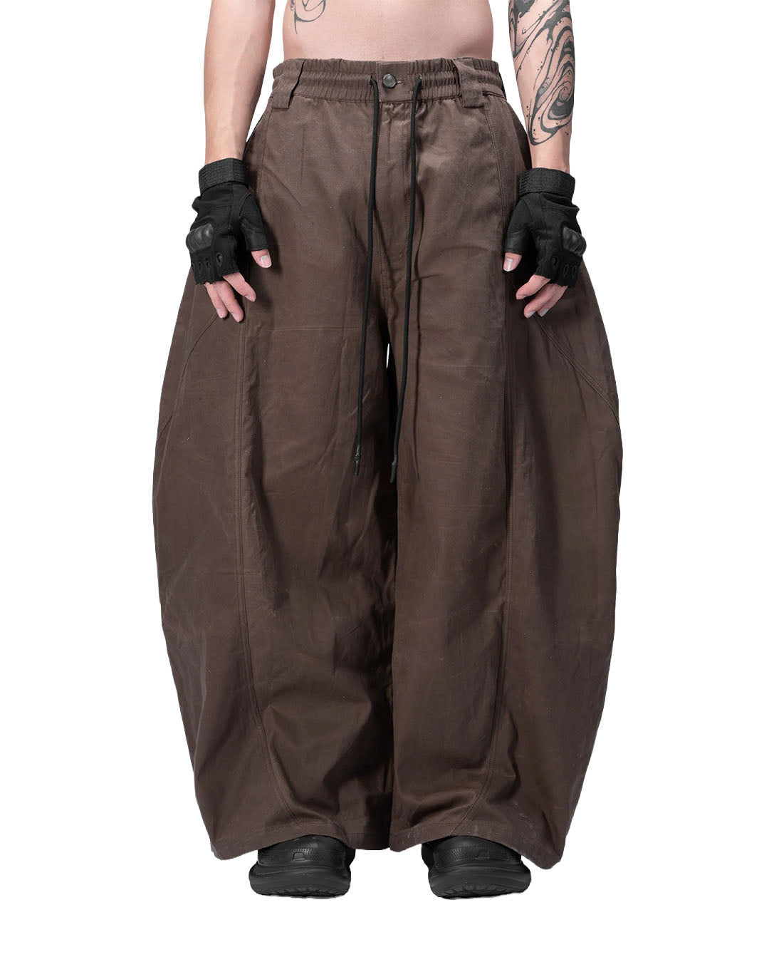 SPLIT CURVE PANTS - BROWN