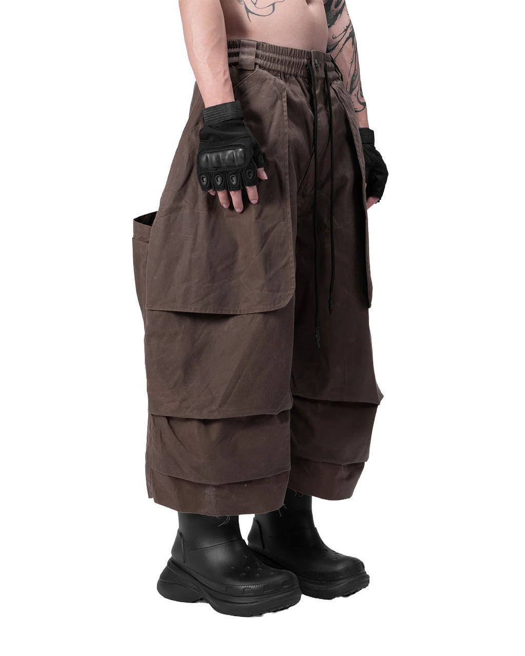 KNEE PLEATED JORTS - BROWN
