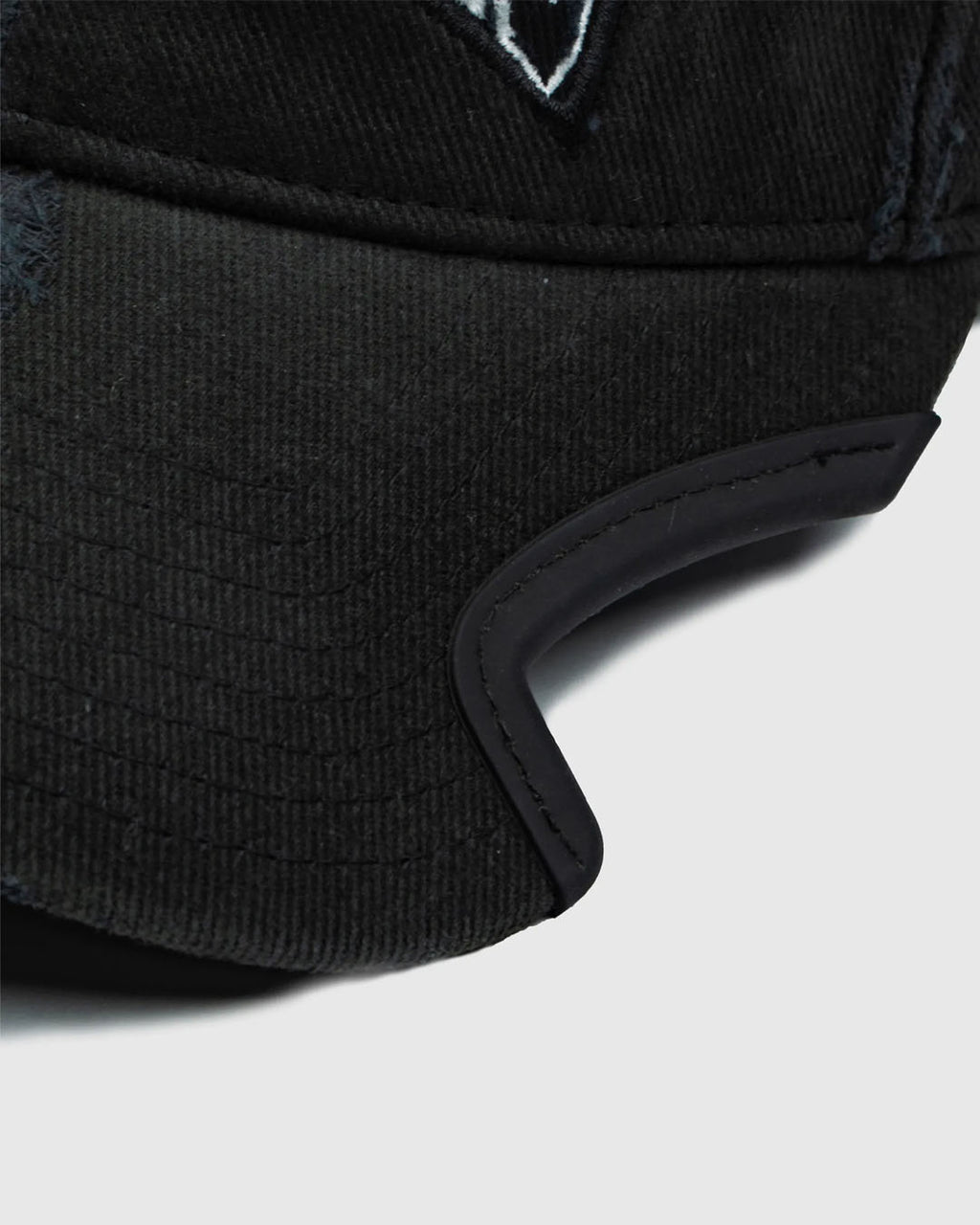 DISTRESSED LOGO CAP