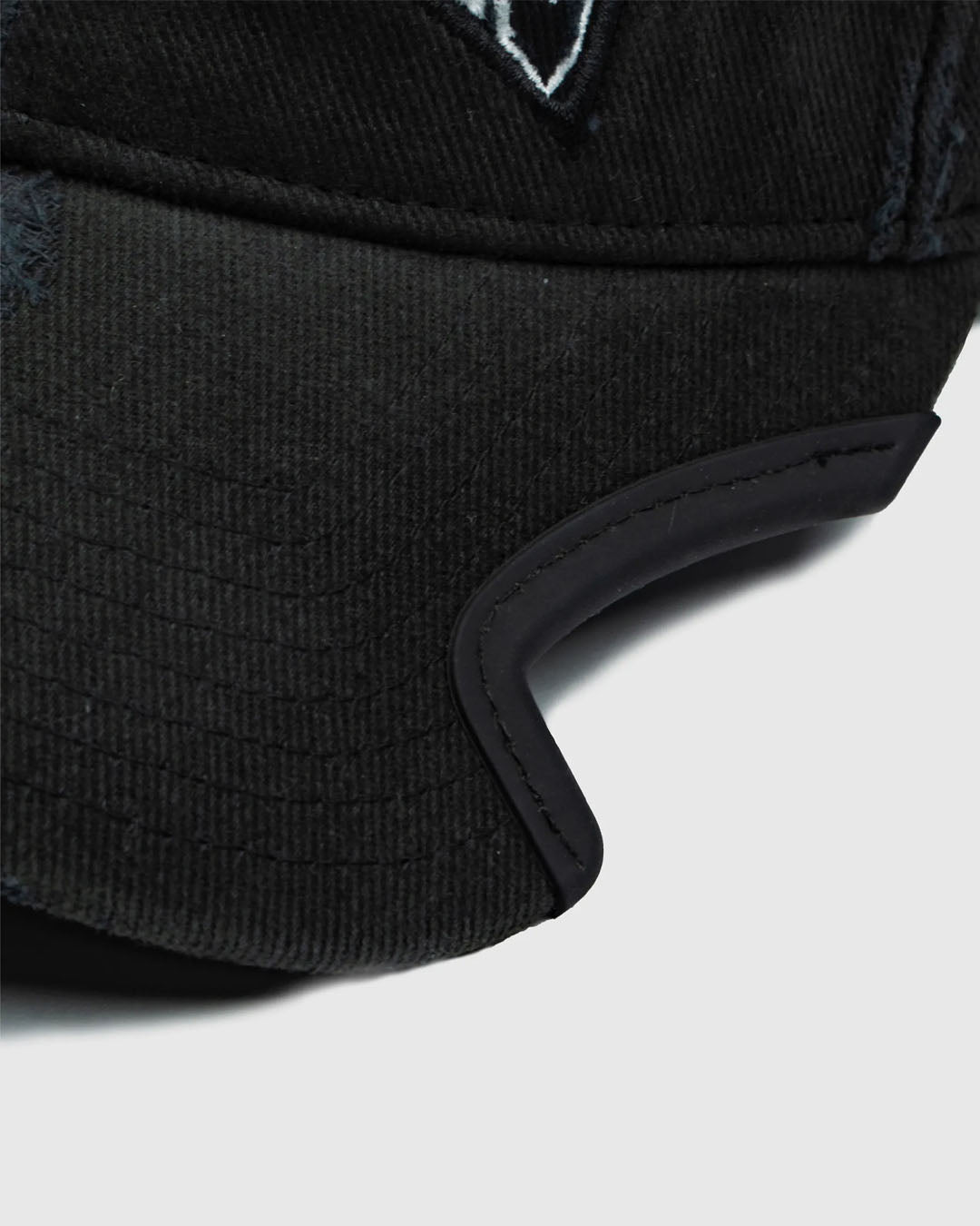 DISTRESSED LOGO CAP