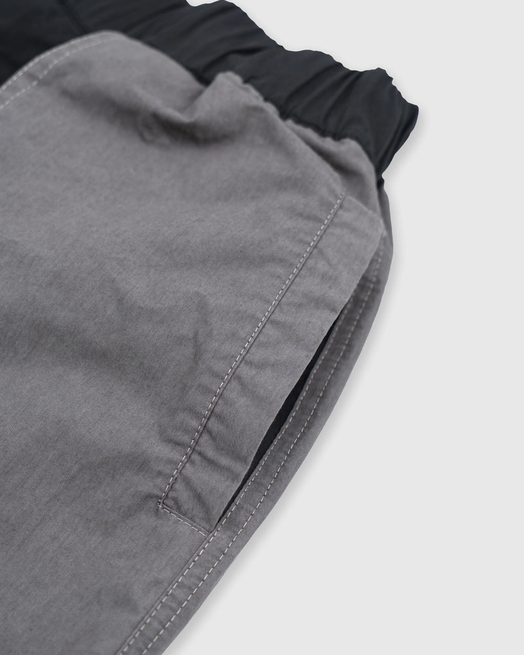 UNDER KNEE SHORT BLACK