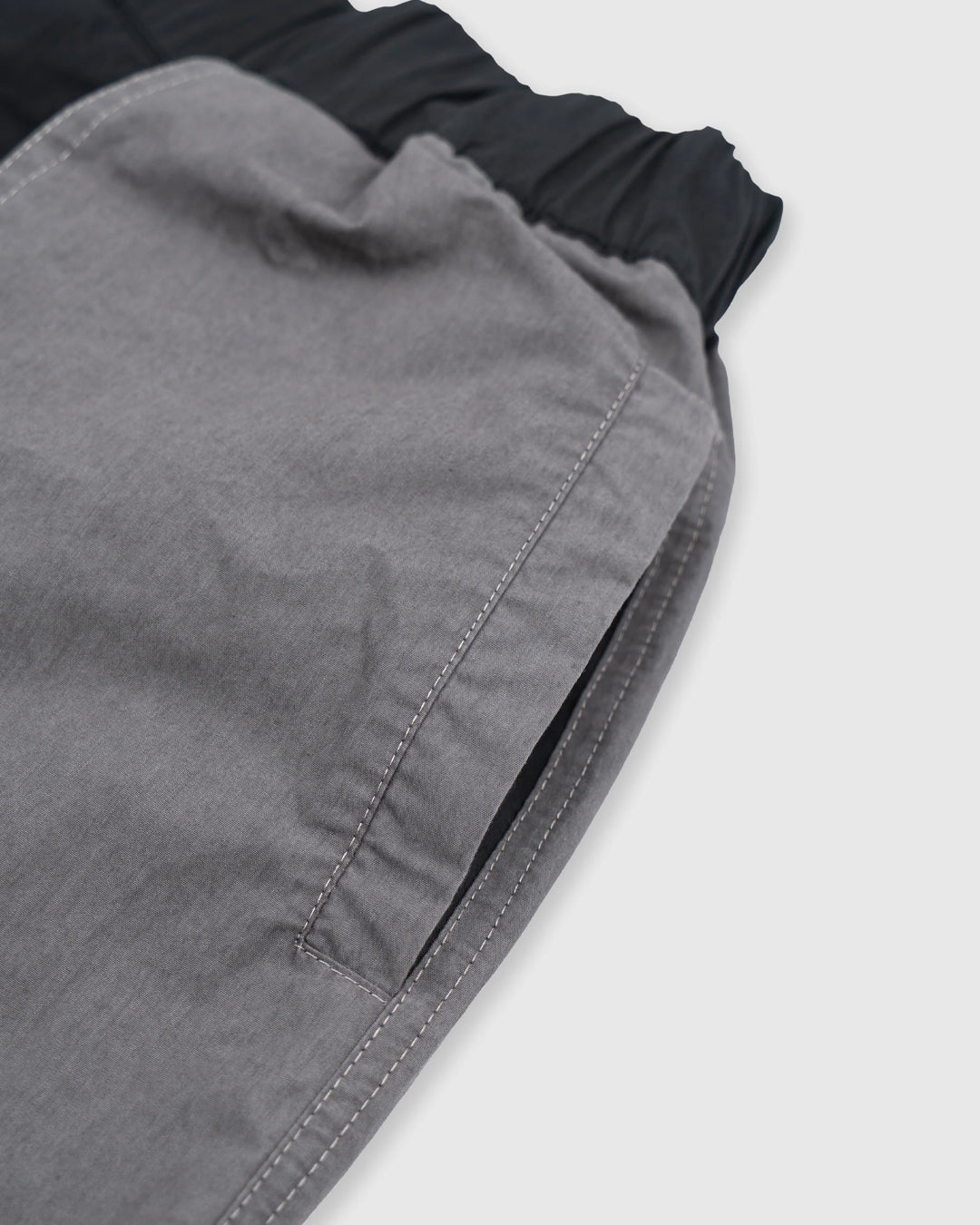 UNDER KNEE SHORT BLACK