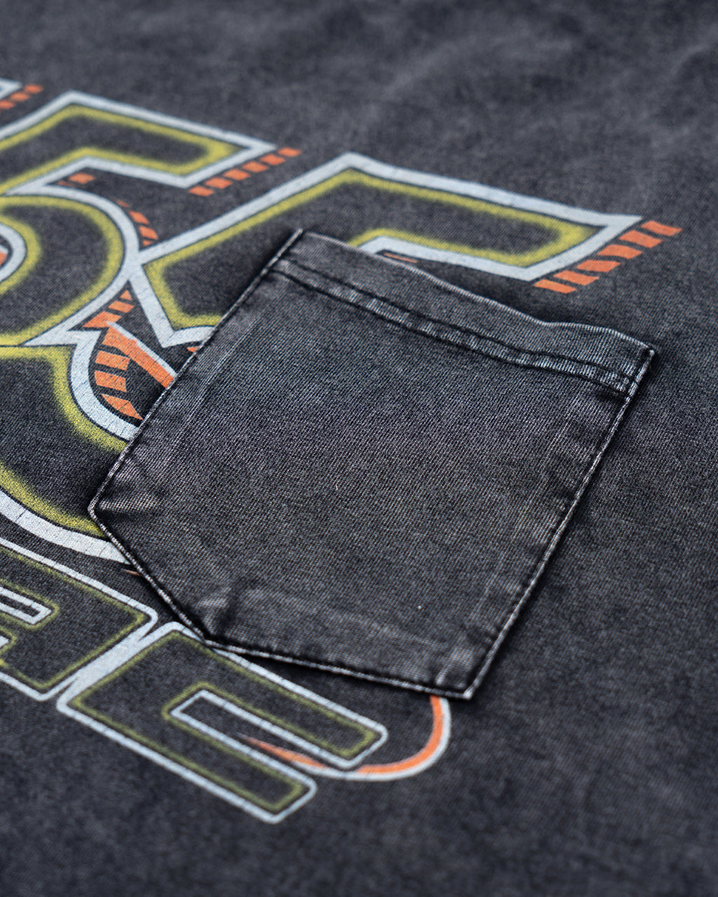 555 NOTEBOOK POCKETED TEE BLACK