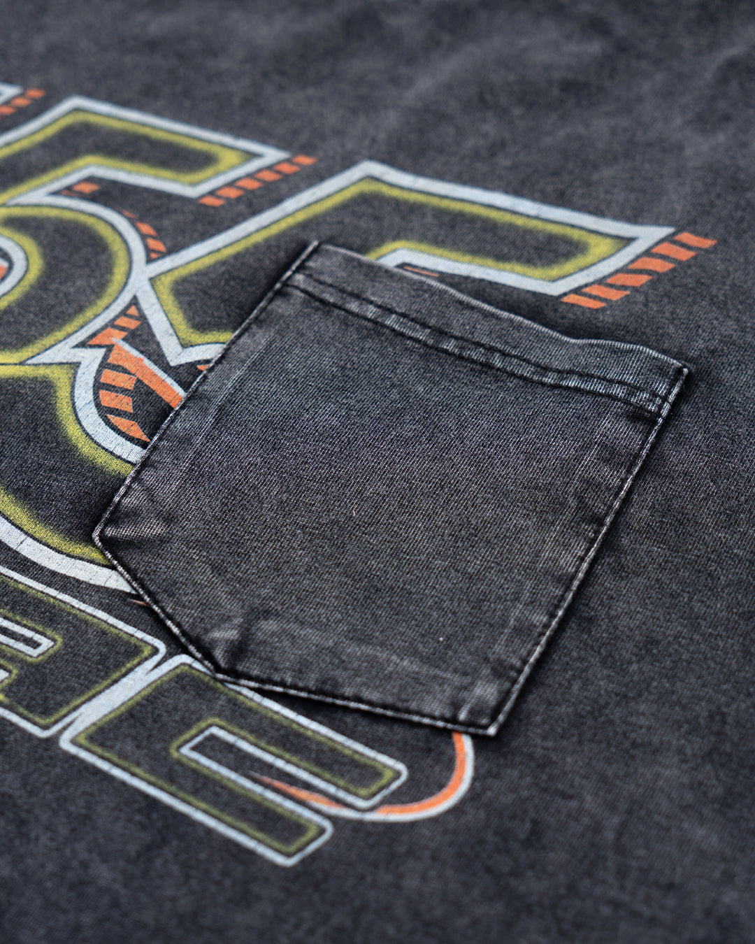 555 NOTEBOOK POCKETED TEE BLACK