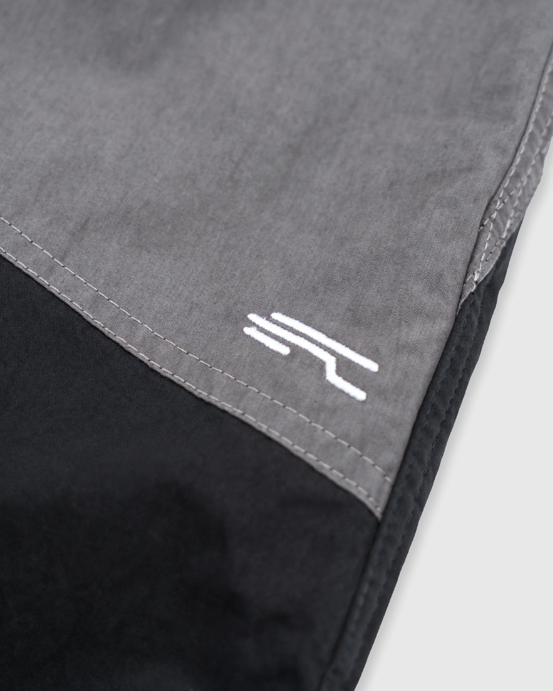 UNDER KNEE SHORT BLACK